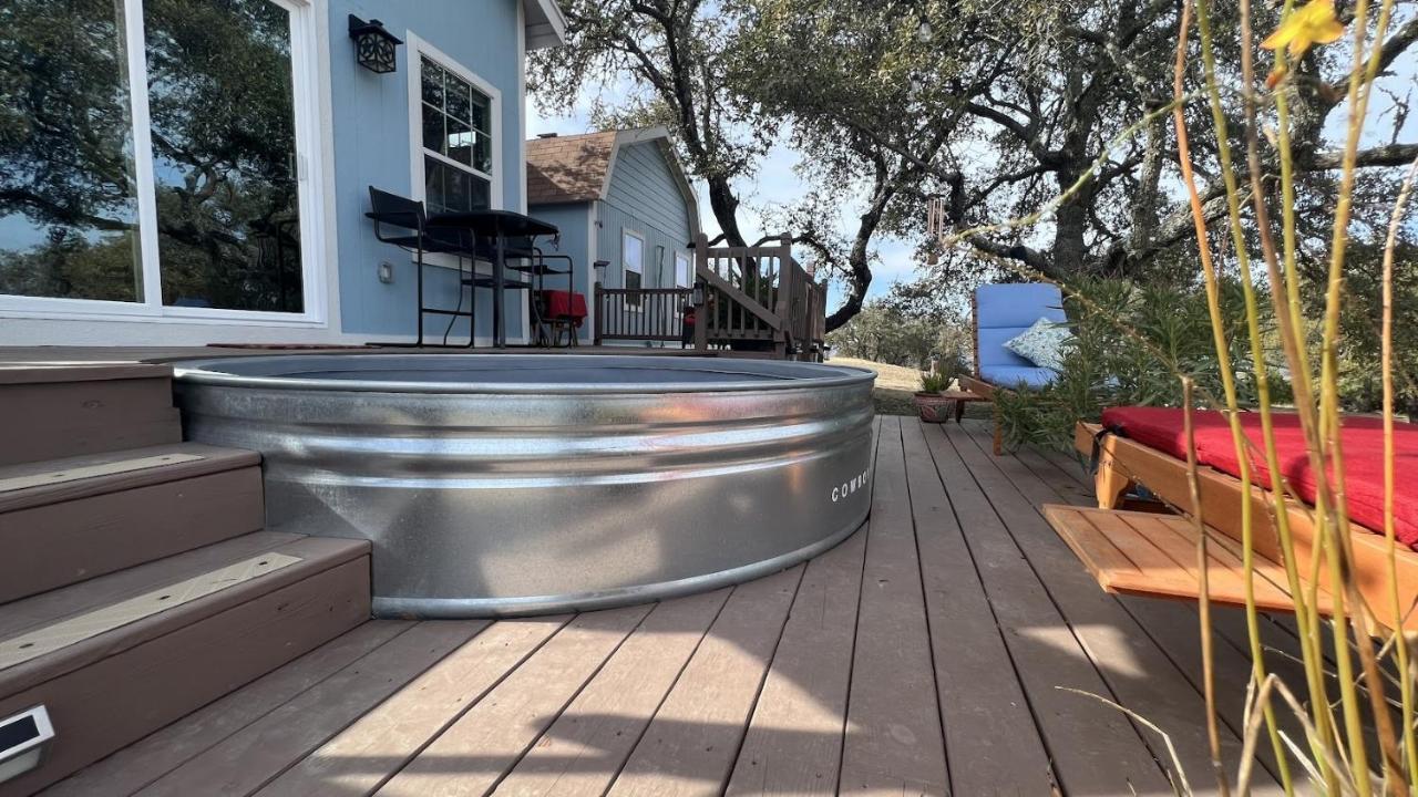 Hill Country Highland'S Bluebonnet Cottage มาเบิล ฟอลส์ ภายนอก รูปภาพ