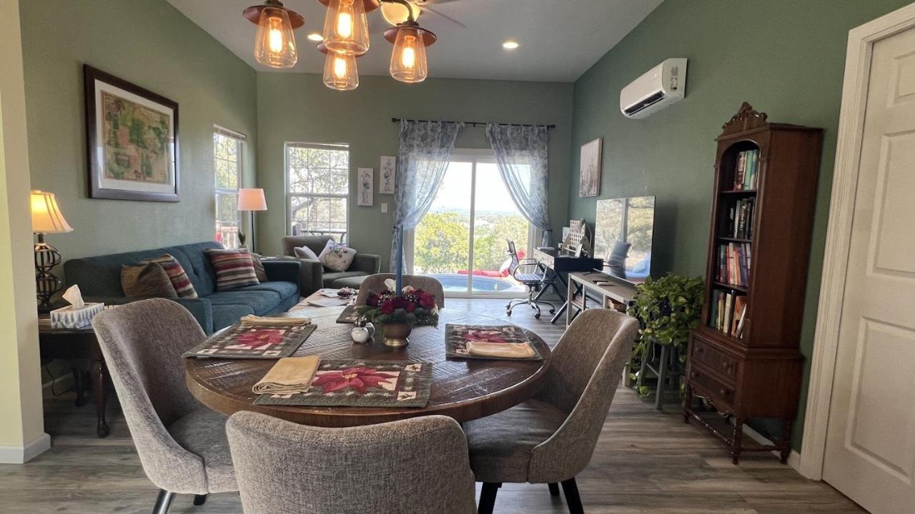 Hill Country Highland'S Bluebonnet Cottage มาเบิล ฟอลส์ ภายนอก รูปภาพ