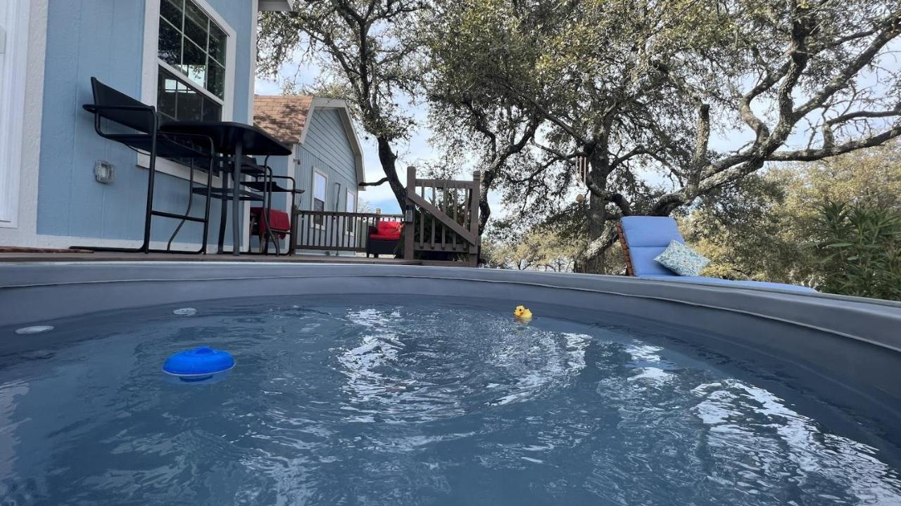 Hill Country Highland'S Bluebonnet Cottage มาเบิล ฟอลส์ ภายนอก รูปภาพ