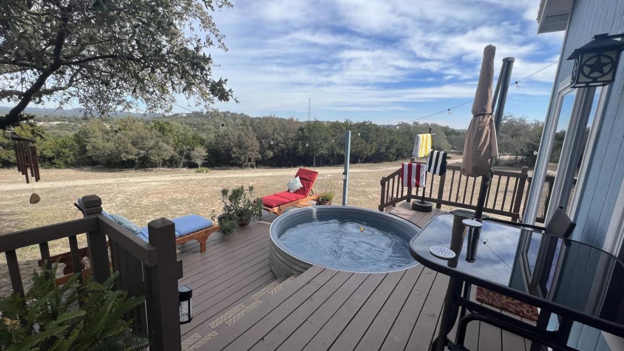 Hill Country Highland'S Bluebonnet Cottage มาเบิล ฟอลส์ ภายนอก รูปภาพ