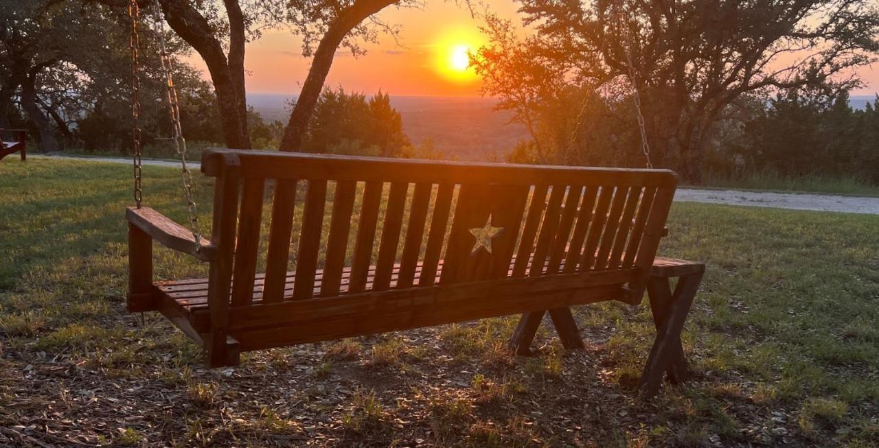 Hill Country Highland'S Bluebonnet Cottage มาเบิล ฟอลส์ ภายนอก รูปภาพ