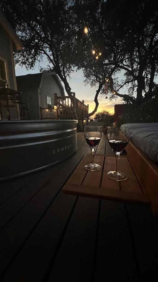 Hill Country Highland'S Bluebonnet Cottage มาเบิล ฟอลส์ ภายนอก รูปภาพ