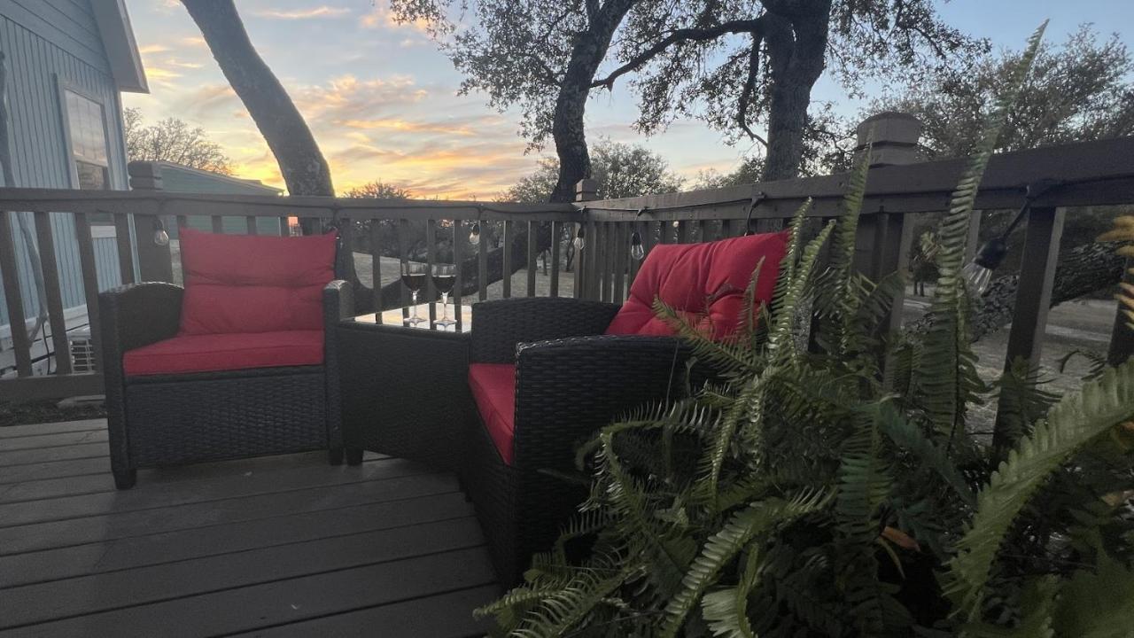 Hill Country Highland'S Bluebonnet Cottage มาเบิล ฟอลส์ ภายนอก รูปภาพ