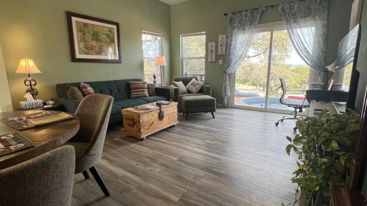 Hill Country Highland'S Bluebonnet Cottage มาเบิล ฟอลส์ ภายนอก รูปภาพ